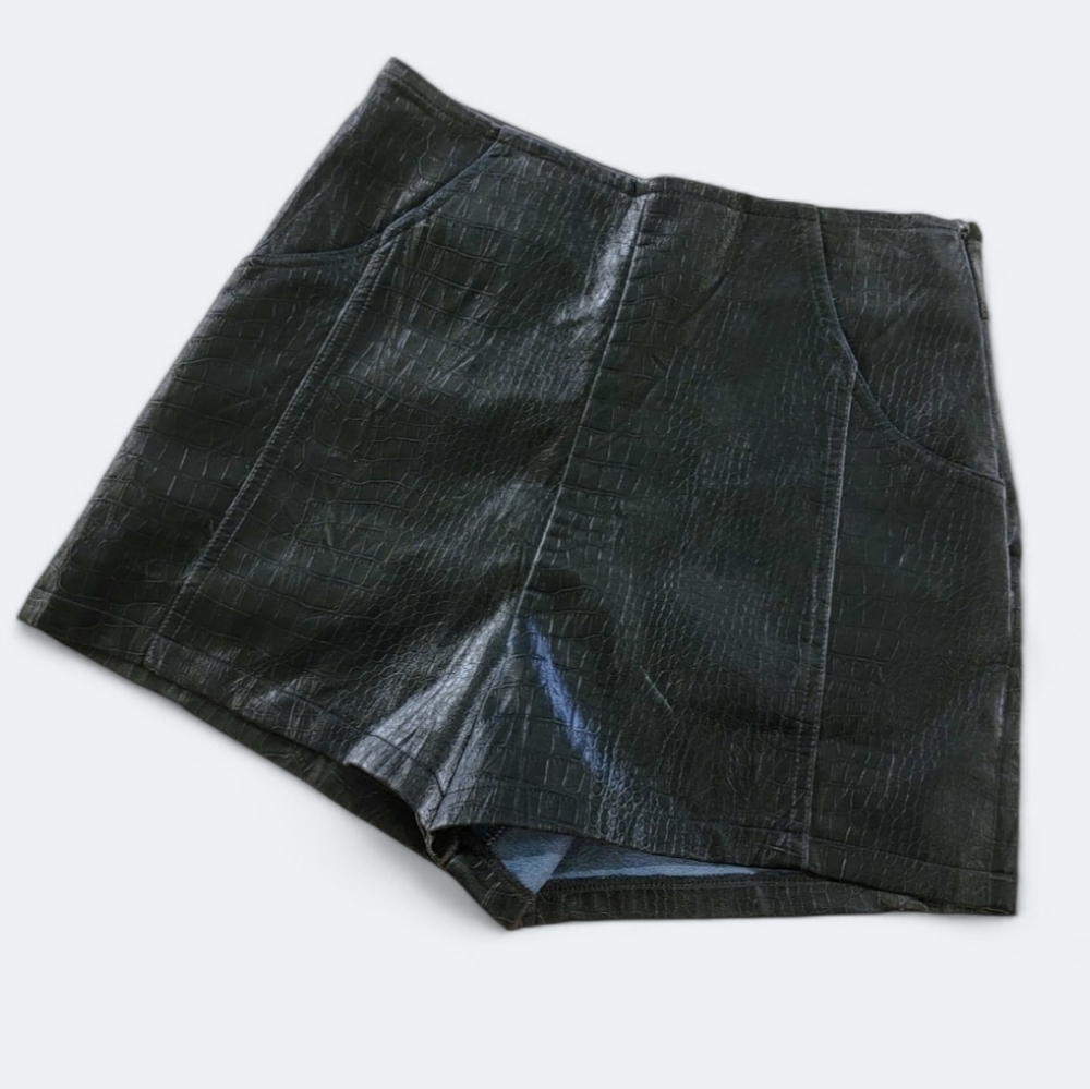She + Sky Black High Waist Faux Leather Snakeskin Shorts Size Small